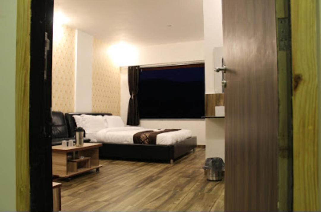 Strawberry Hills Saputara Exterior foto
