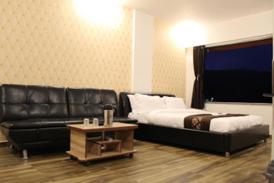 Strawberry Hills Saputara Exterior foto
