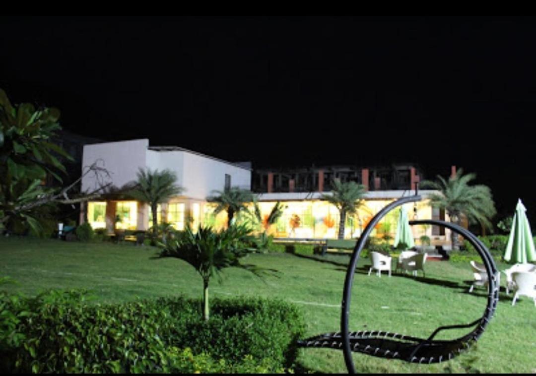 Strawberry Hills Saputara Exterior foto